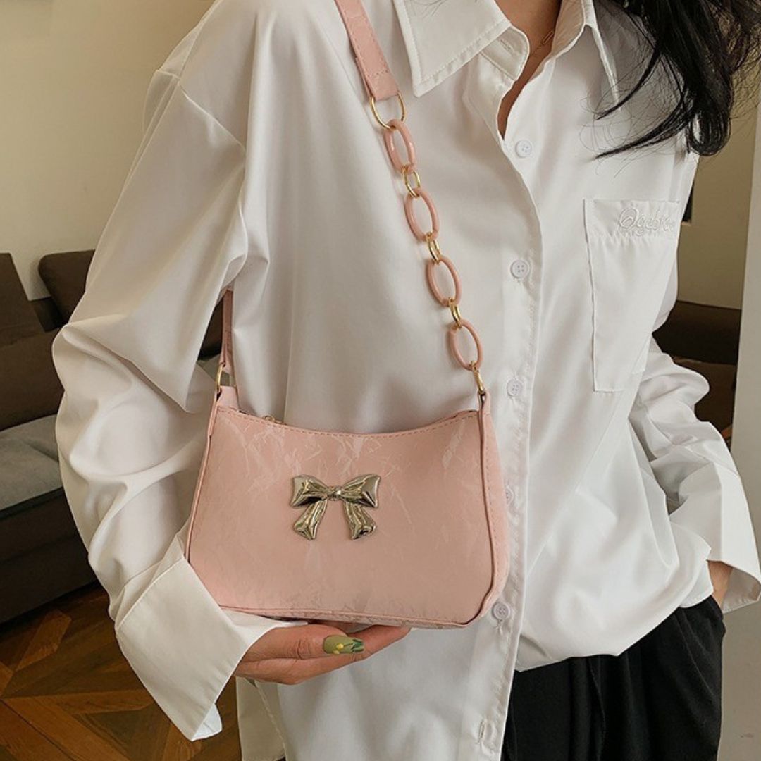 حقيبة كتف كرينكل من الجلد المات مزينة بفيونكة معدنية 